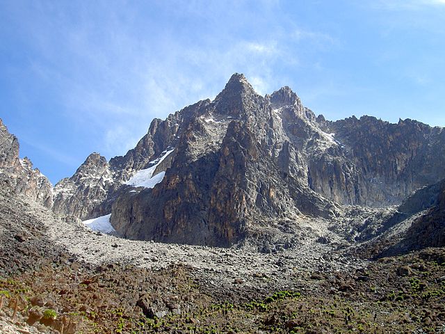 Batian_Nelion_and_pt_Slade_in_the_foreground_Mt_Kenya